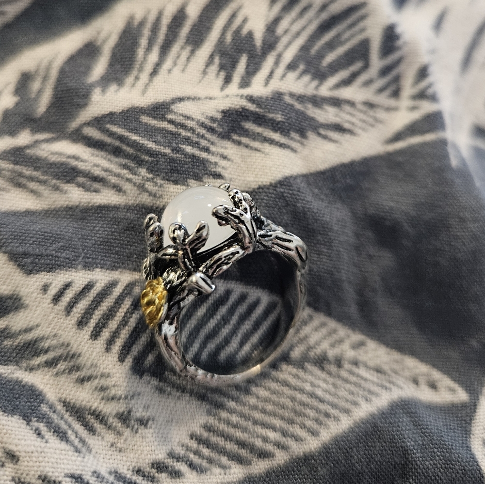 Beautiful ring - Picture 2 of 7